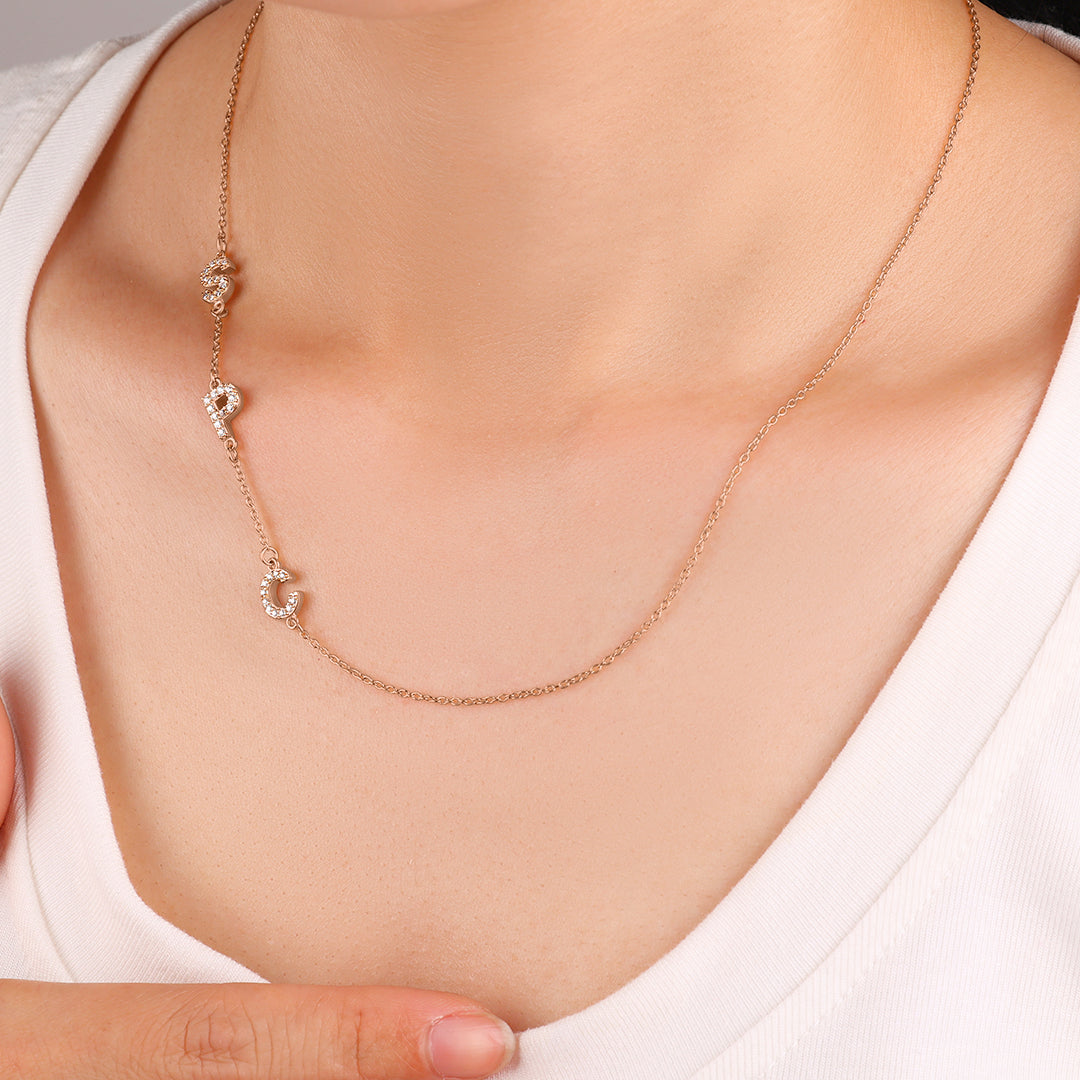Collana con le iniziali pavé