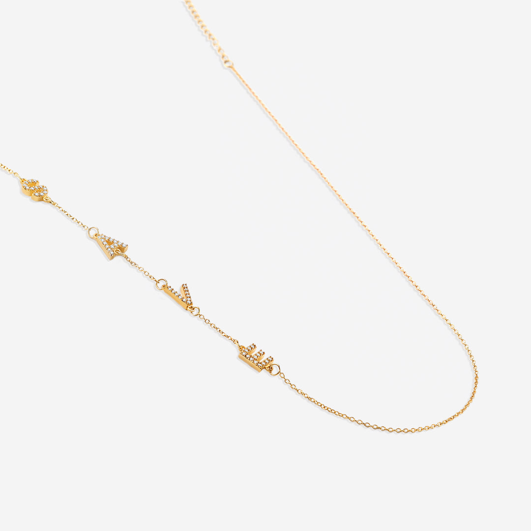 Collana con le iniziali pavé