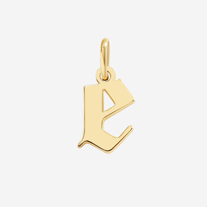 Charm con lettera in stile Old English
