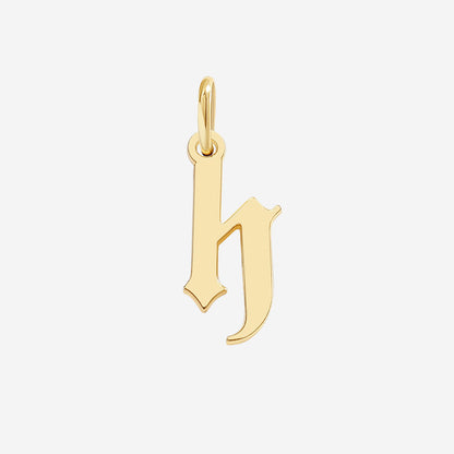 Charm con lettera in stile Old English