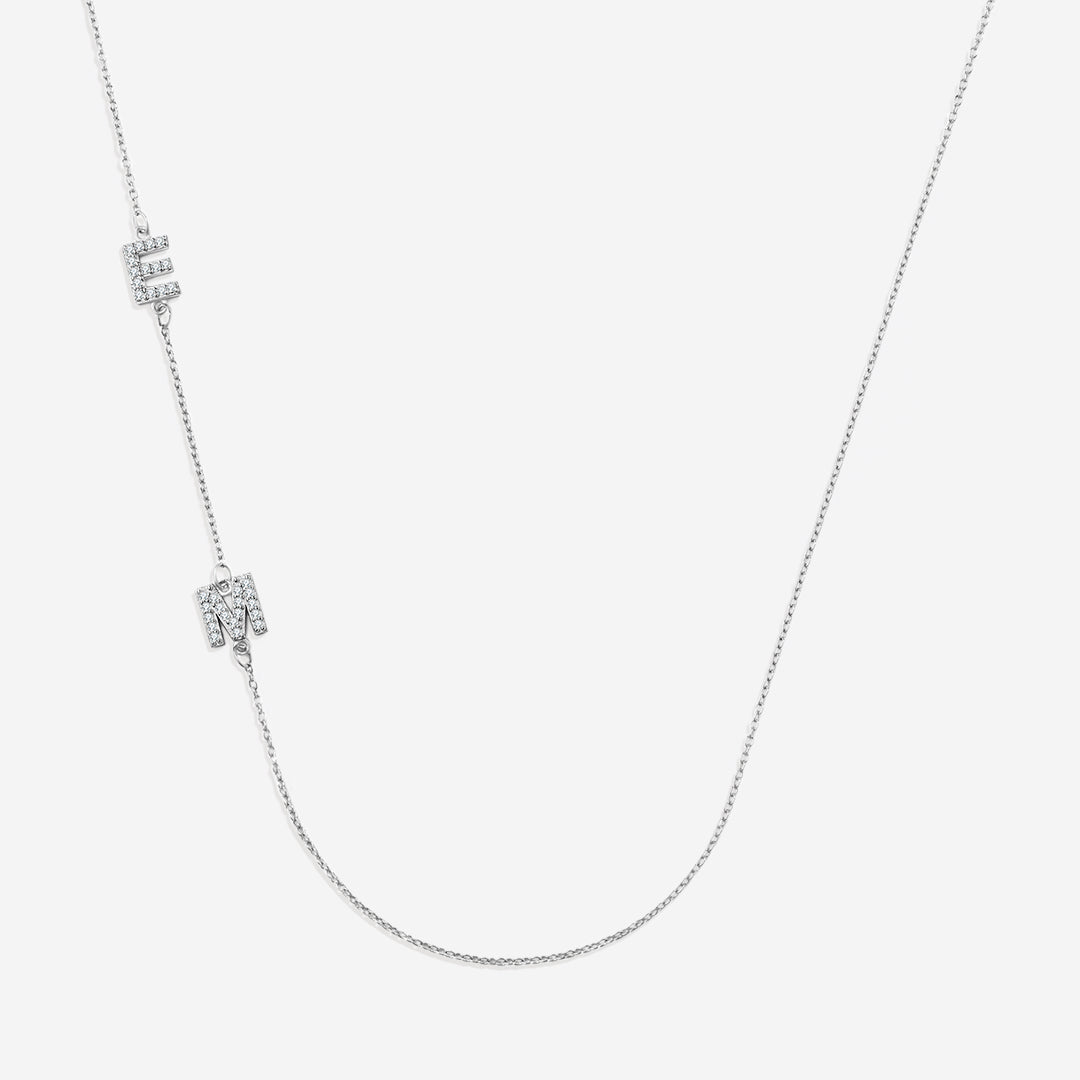 Collana con le iniziali pavé