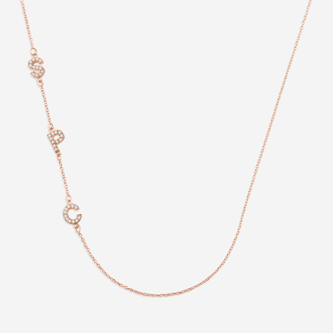 Collana con le iniziali pavé