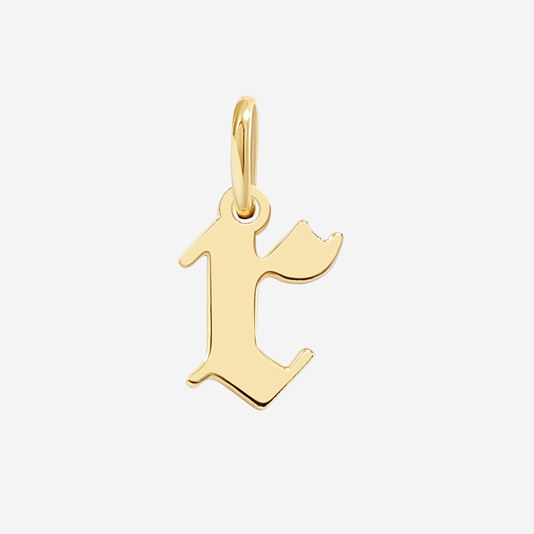 Charm con lettera in stile Old English