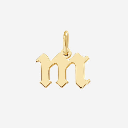 Charm con lettera in stile Old English