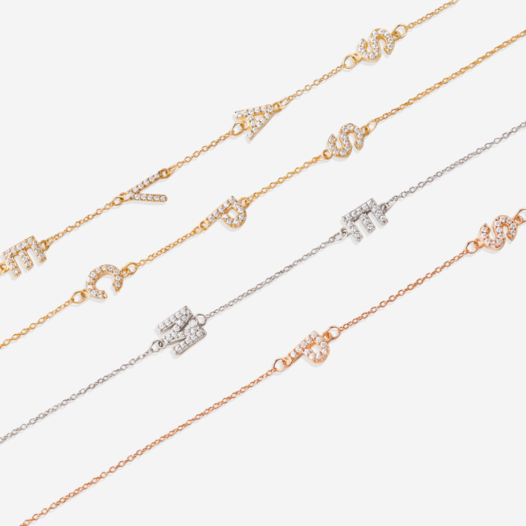 Collana con le iniziali pavé