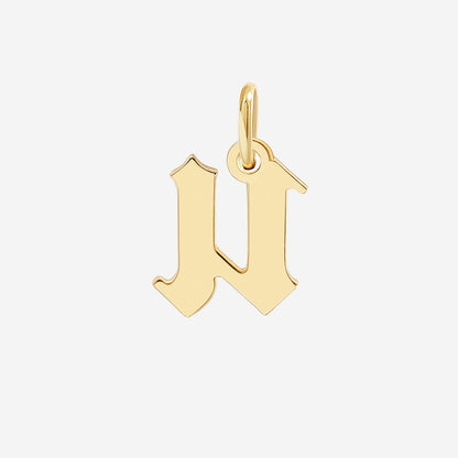Charm con lettera in stile Old English