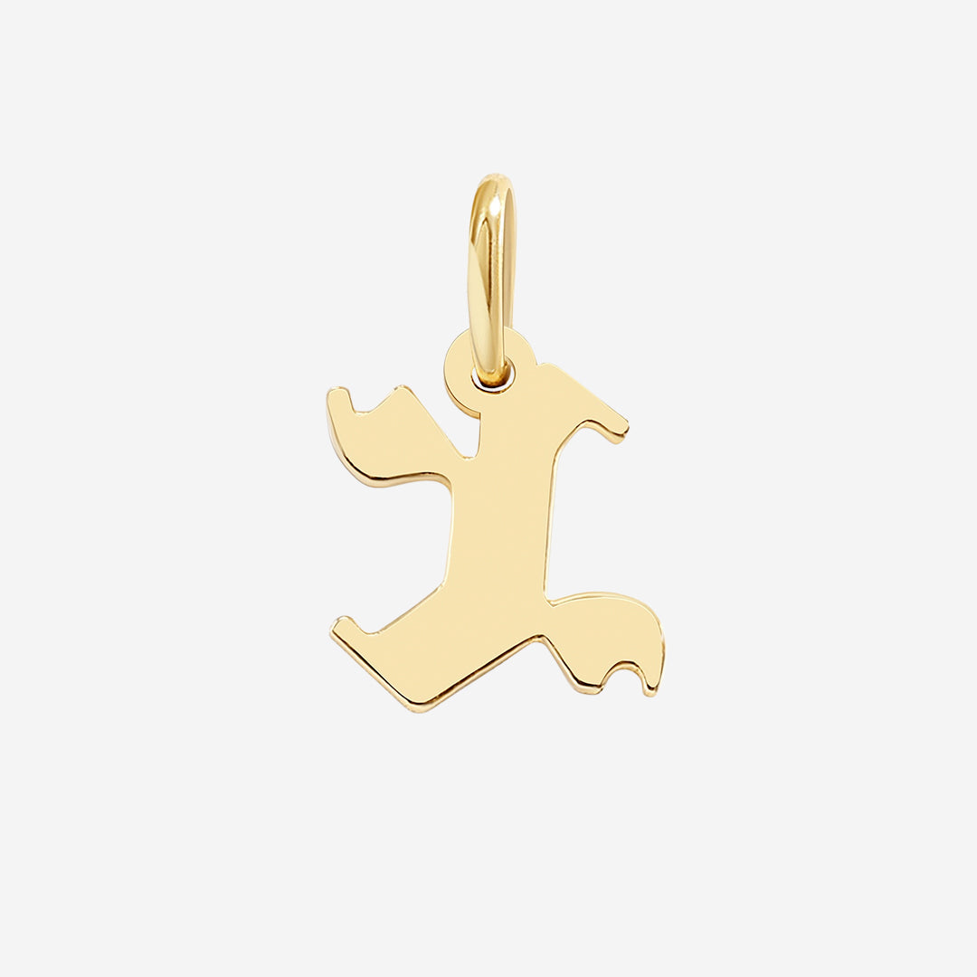 Charm con lettera in stile Old English