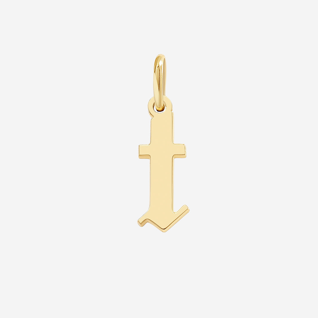 Charm con lettera in stile Old English