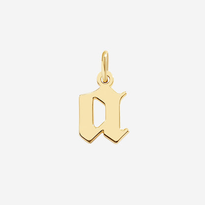 Charm con lettera in stile Old English