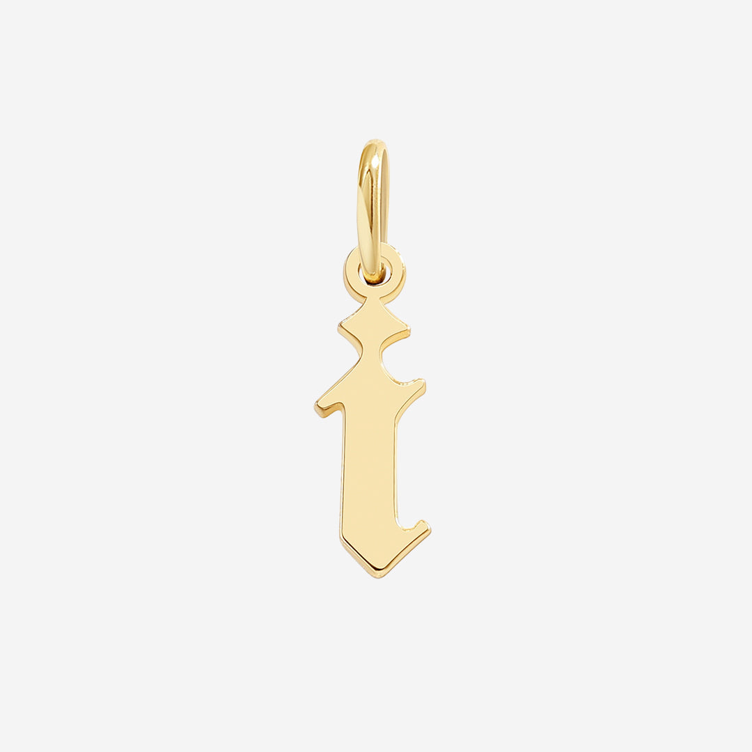 Charm con lettera in stile Old English