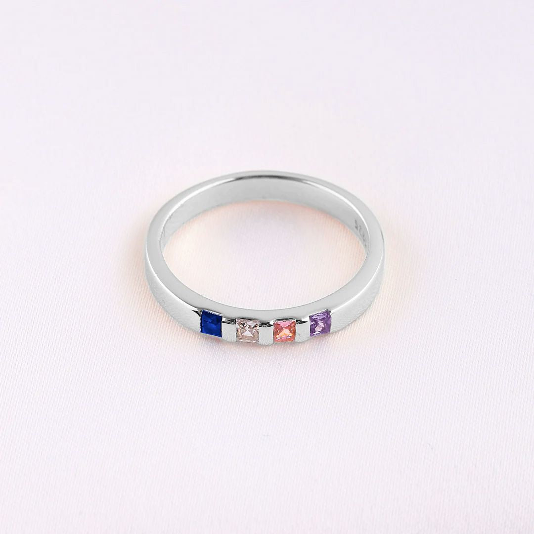 Anello con pietra portafortuna taglio principessa