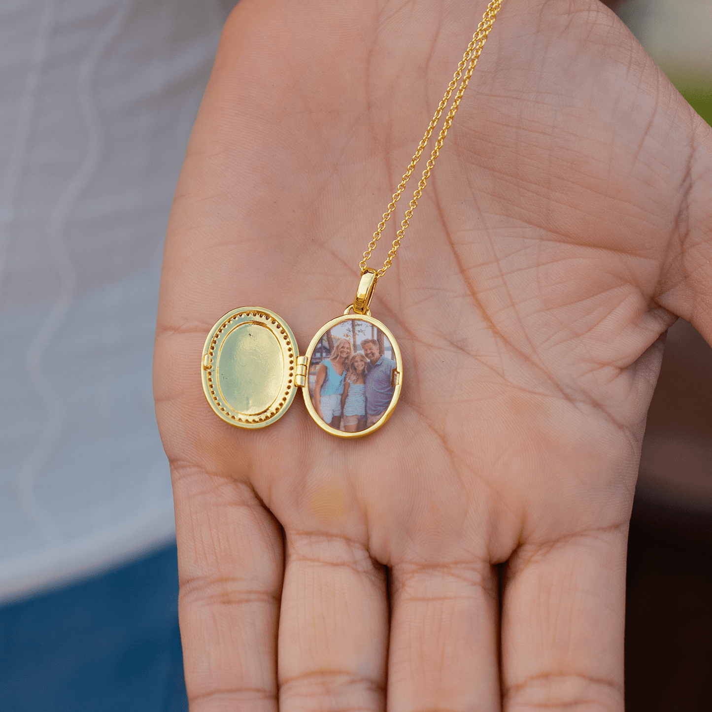 Collana con medaglione ovale personalizzato